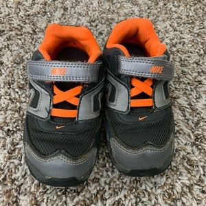 Nike toddler athletic shoes